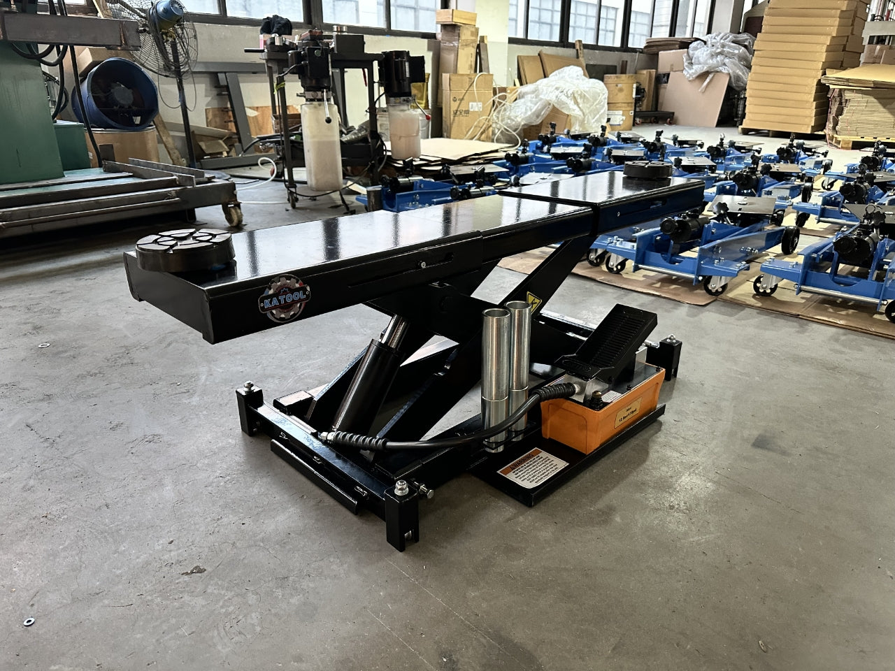 KT-RJ70 7,000 lb rolling jack shown in workshop