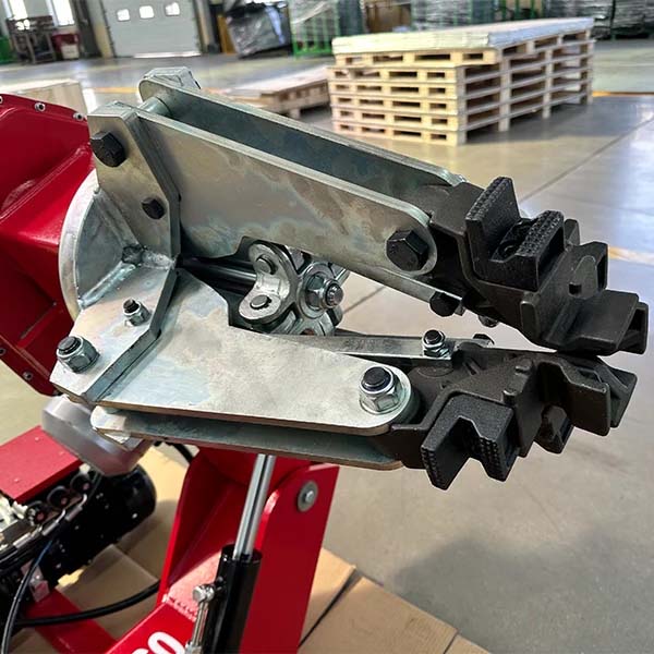 KT-T160 tire changer clamping assembly close-up