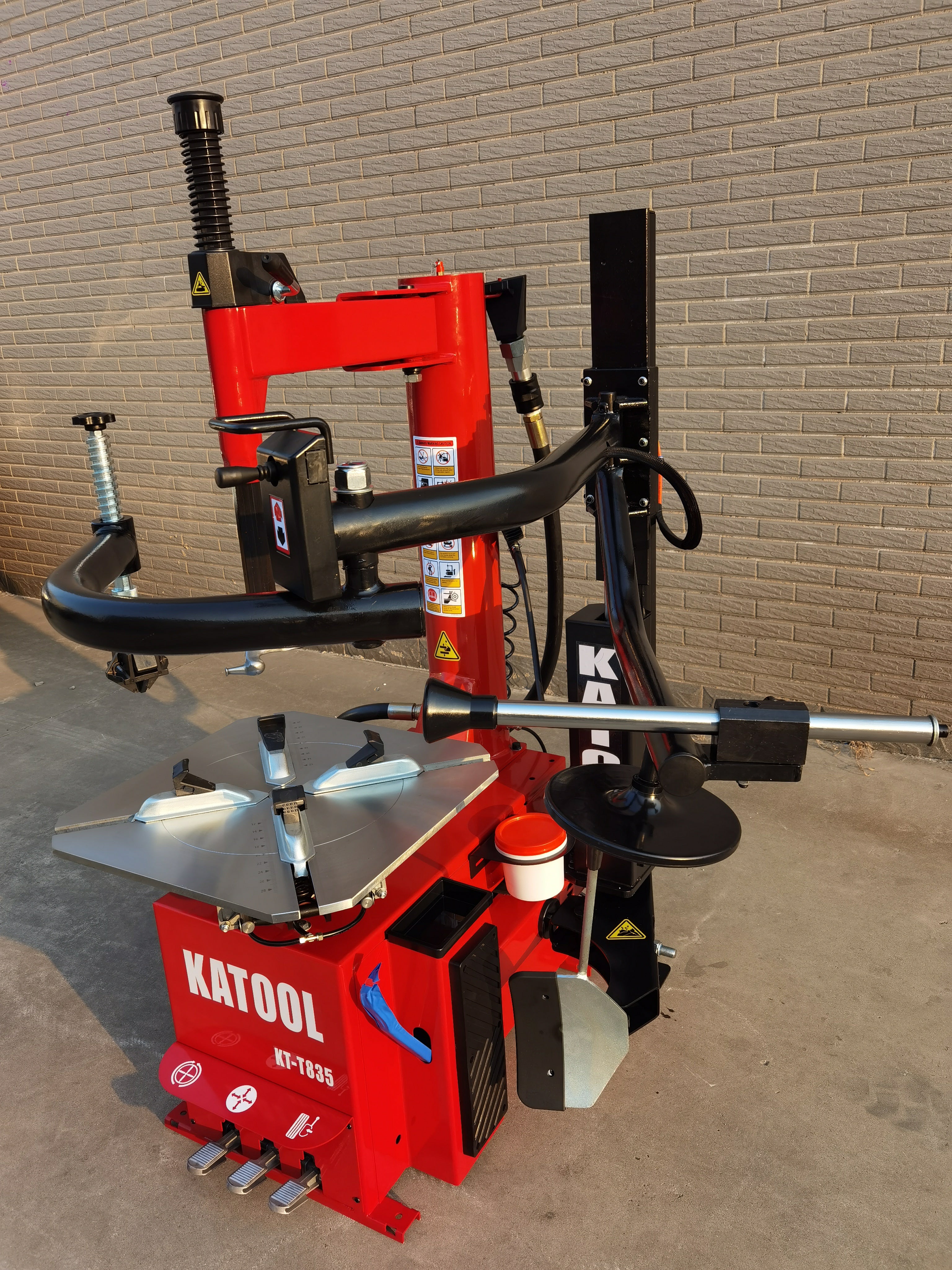 Katool KT-T835 Single Assist Arm Tire Machine |13"-26" Outside / 14"-28" Inside Clamp product image 7
