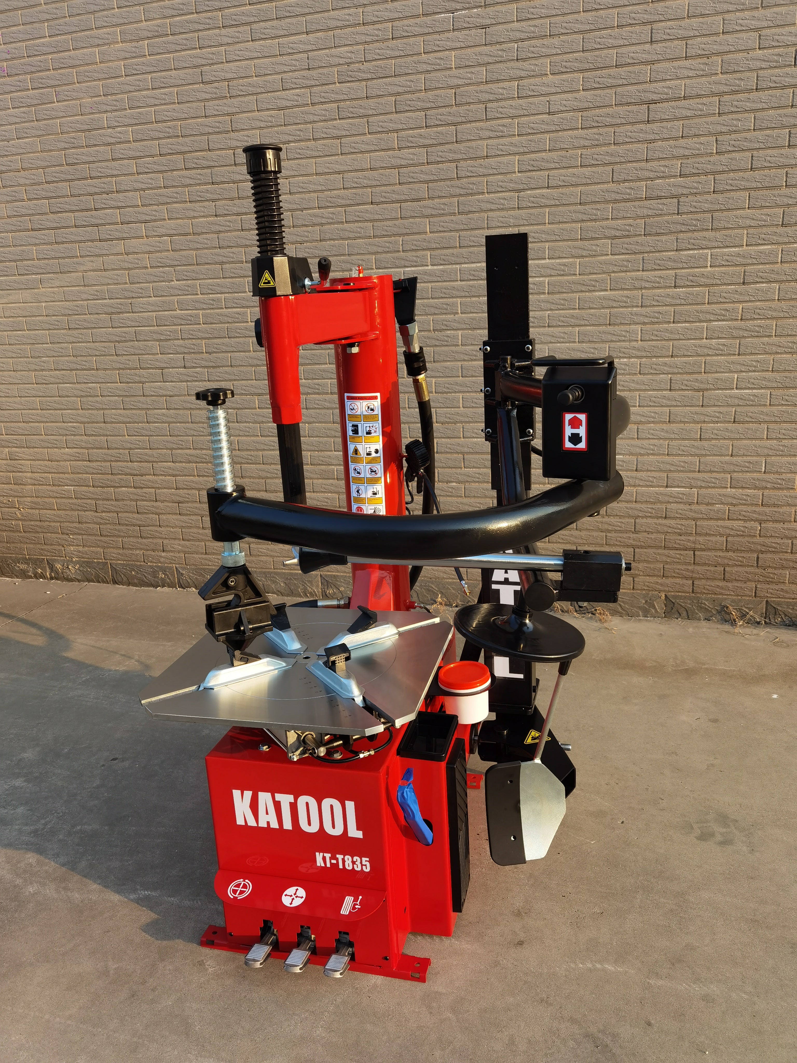 Katool KT-T835 Single Assist Arm Tire Machine |13"-26" Outside / 14"-28" Inside Clamp product image 8