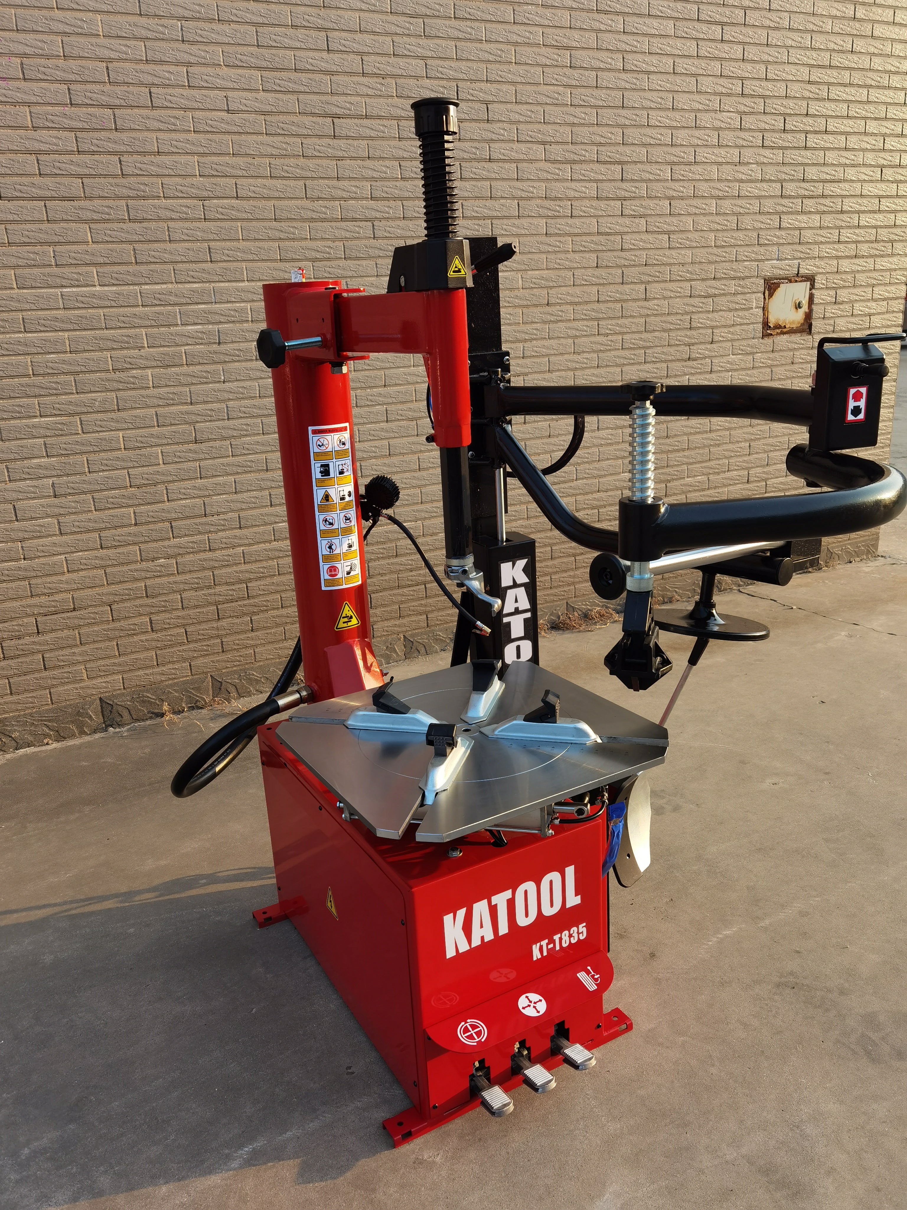 Katool KT-T835 Single Assist Arm Tire Machine |13"-26" Outside / 14"-28" Inside Clamp product image 10