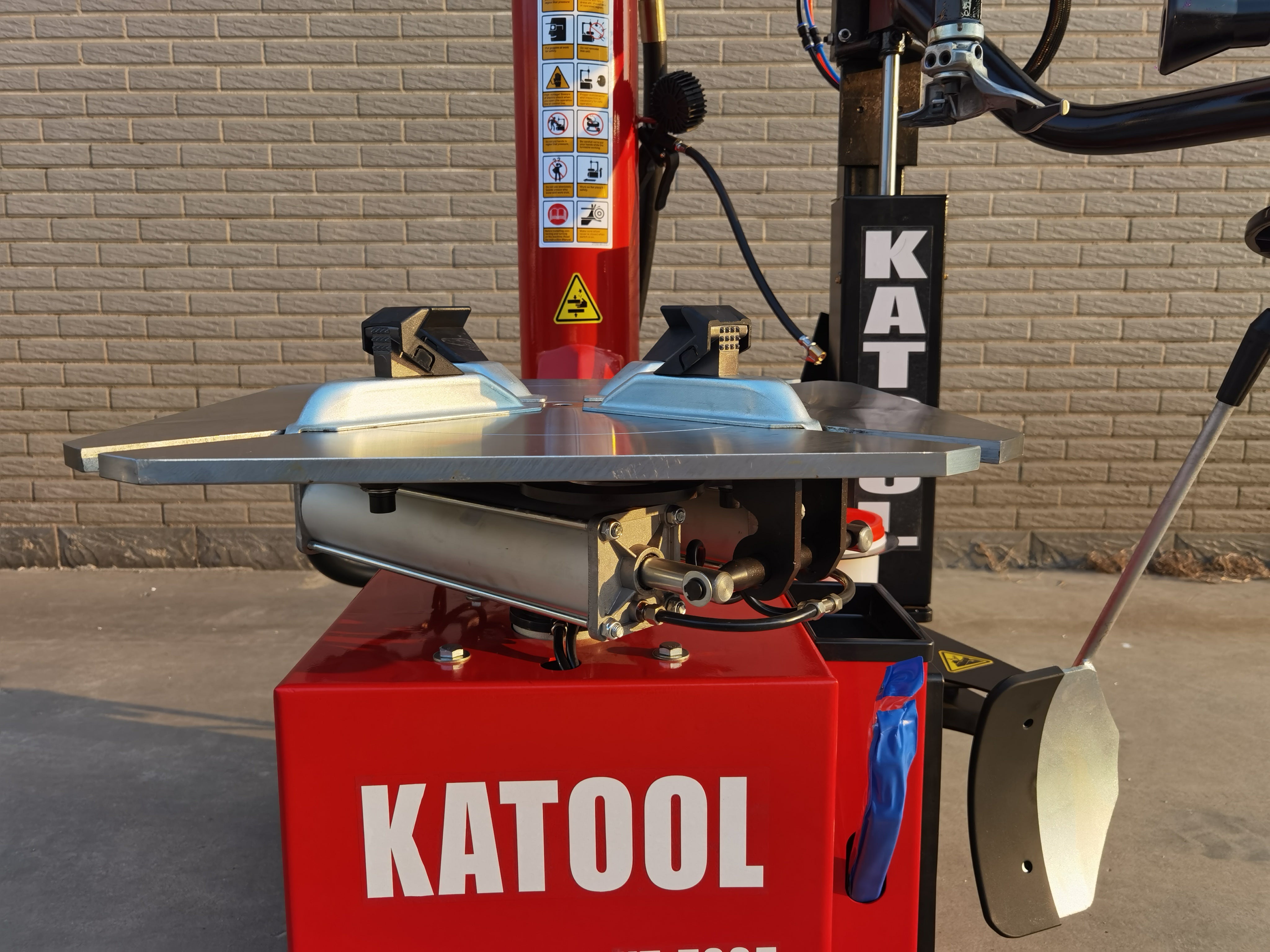 Katool KT-T835 Single Assist Arm Tire Machine |13"-26" Outside / 14"-28" Inside Clamp product image 11