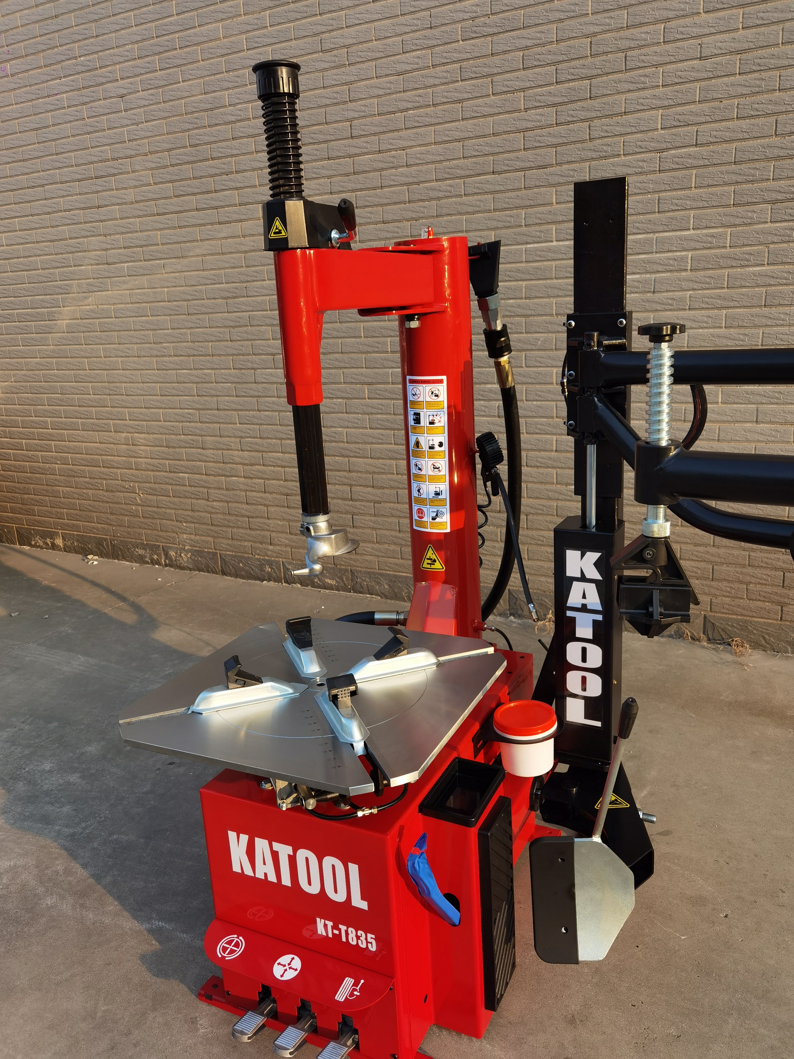 Katool KT-T835 Single Assist Arm Tire Machine |13"-26" Outside / 14"-28" Inside Clamp product image 12
