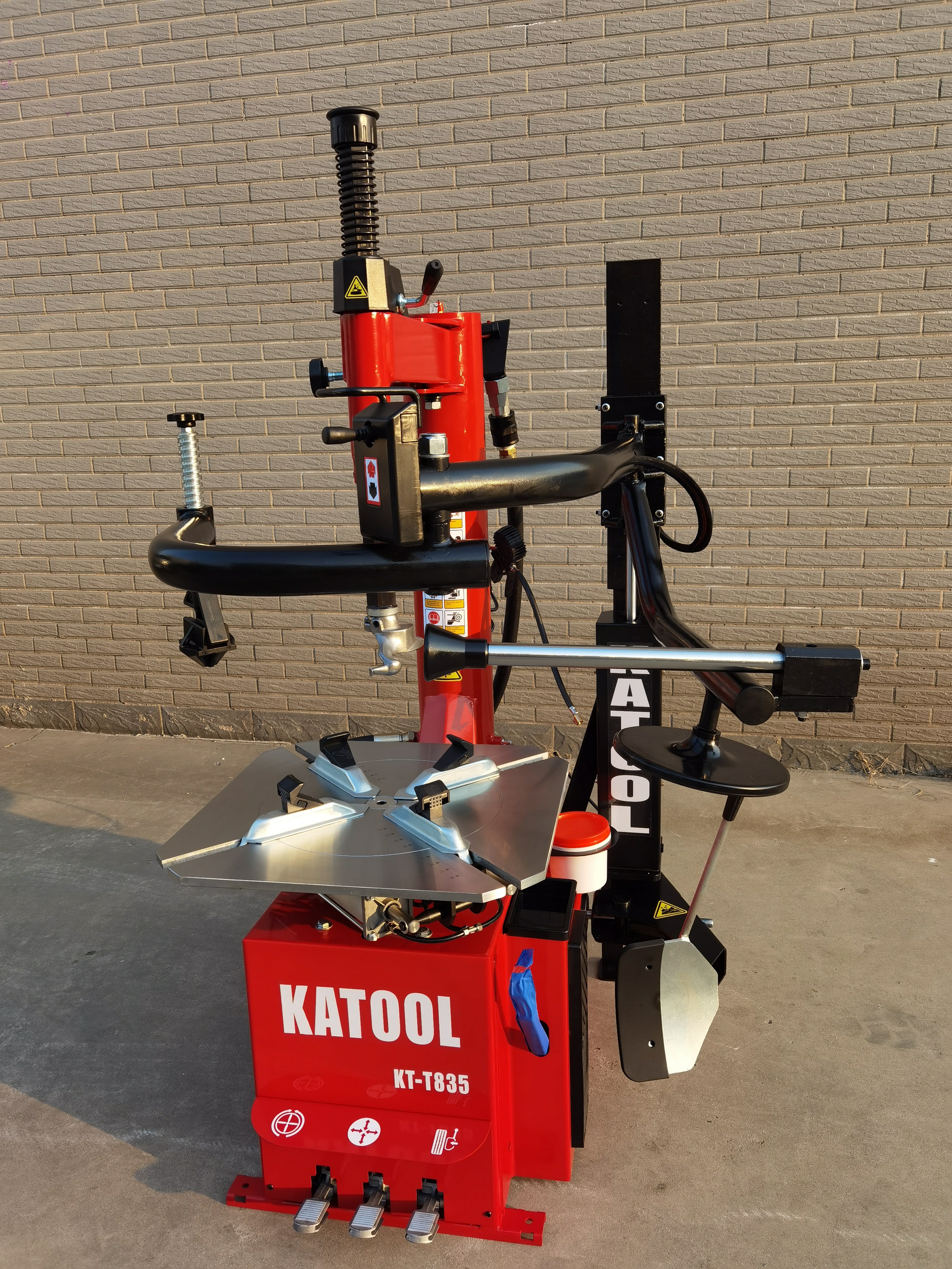 Katool KT-T835 Single Assist Arm Tire Machine |13"-26" Outside / 14"-28" Inside Clamp product image 13