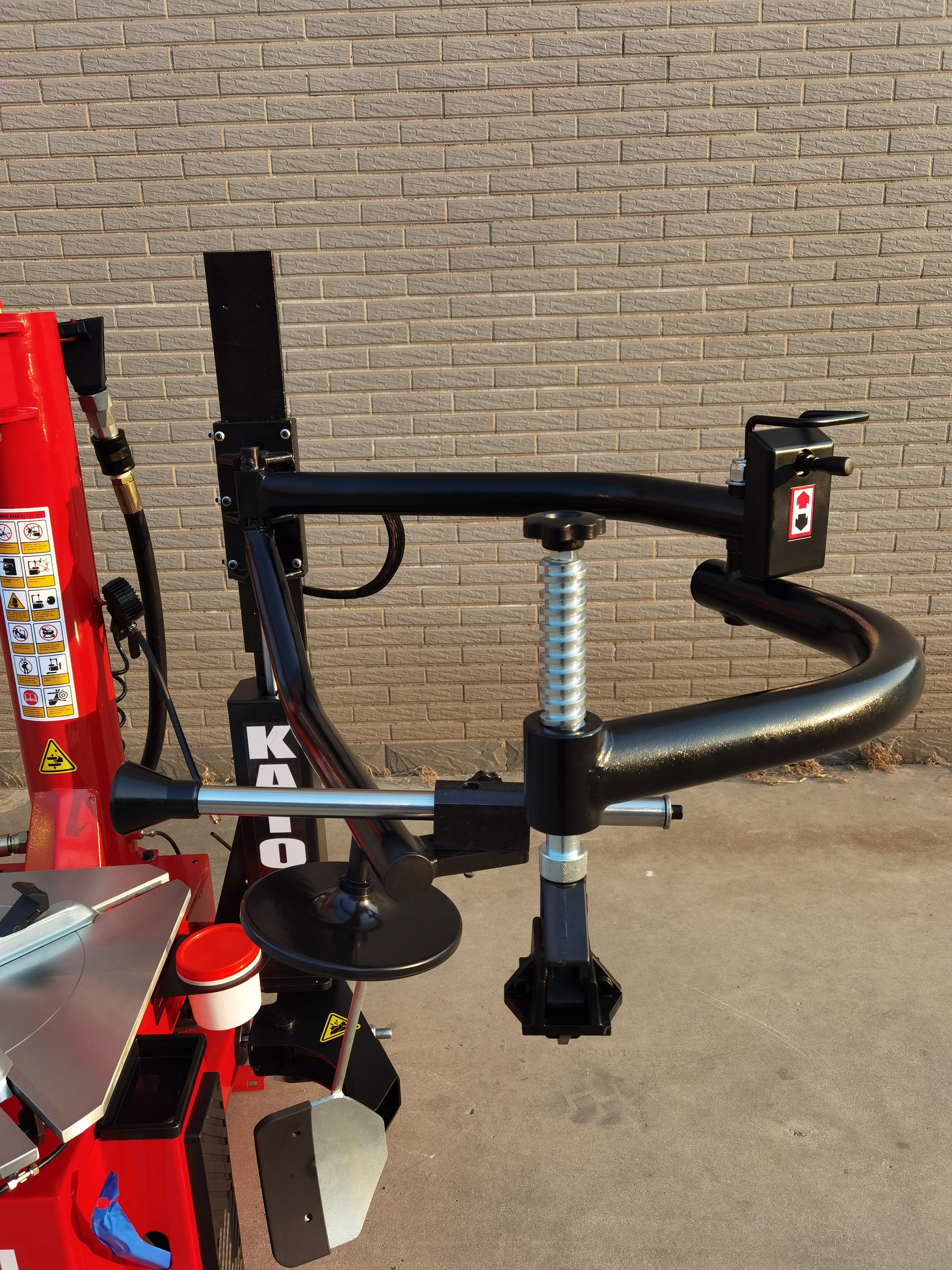 Katool KT-T835 Single Assist Arm Tire Machine |13"-26" Outside / 14"-28" Inside Clamp product image 14