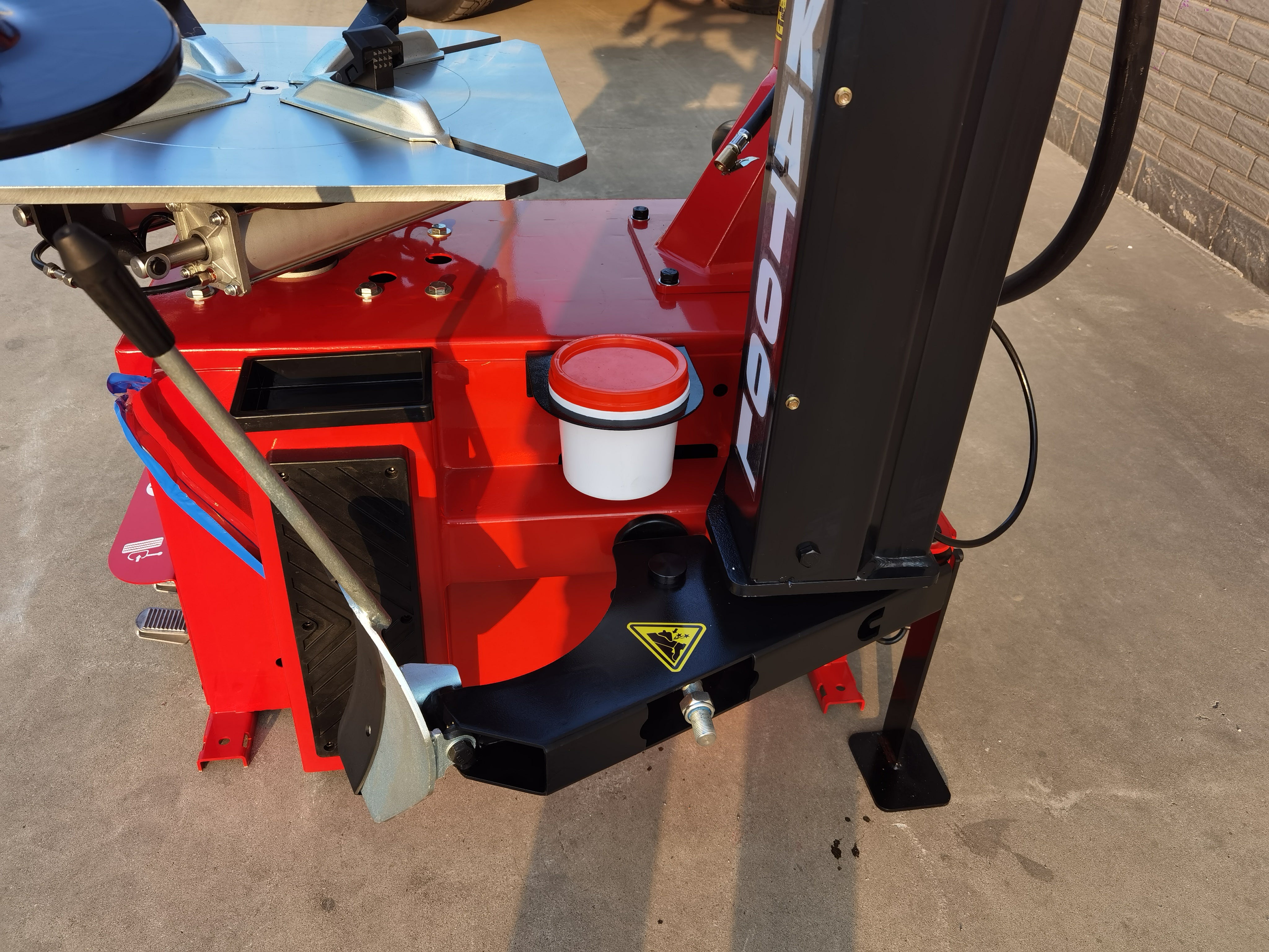 Katool KT-T835 Single Assist Arm Tire Machine |13"-26" Outside / 14"-28" Inside Clamp product image 15
