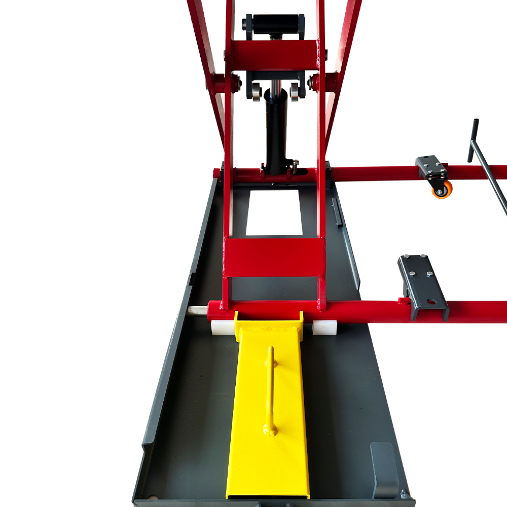 KT-X77 drive-on platform and yellow approach ramp close-up