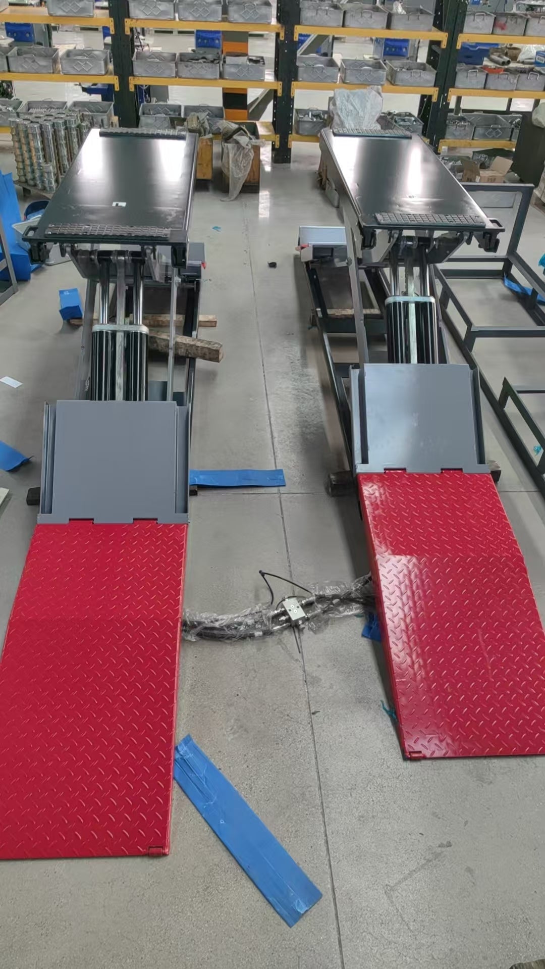 KT-X99 two platform layout with red drive-on sections